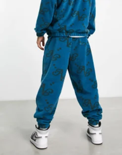 Tall*DESIGN Actual Co-Ord Relaxed Polar Fleece Joggers With All Over Print And Applique Logo In Blue