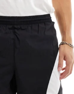 Shorts*adidas Originals Rekive Logo Shorts In Black