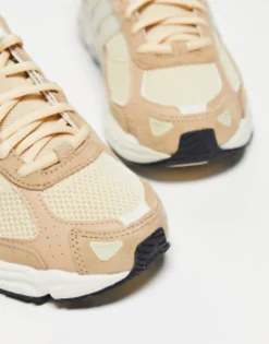 Sportswear*adidas Originals Response Cl Trainers In Beige Sand Strata