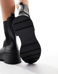 Chelsea Boots*Bershka Cleated Sole Chunky Chelsea Boots In Black