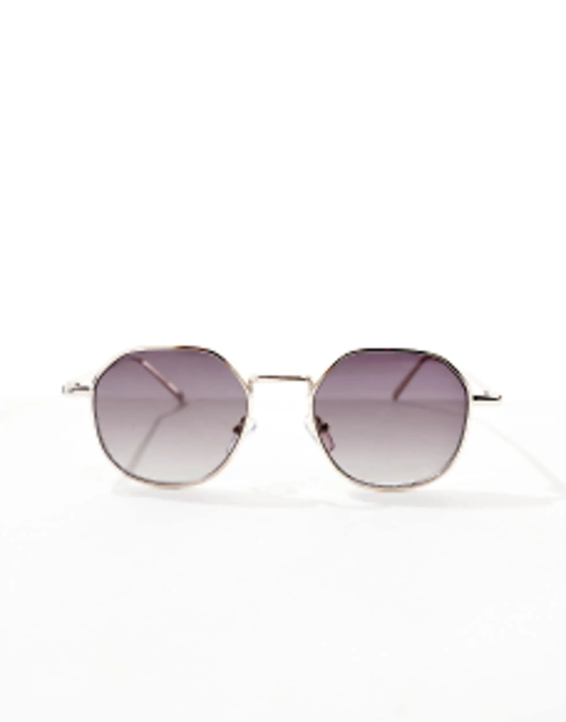 Sunglasses*DESIGN Angled Round Metal Sunglasses With Smoke Gradient Lens In Gold