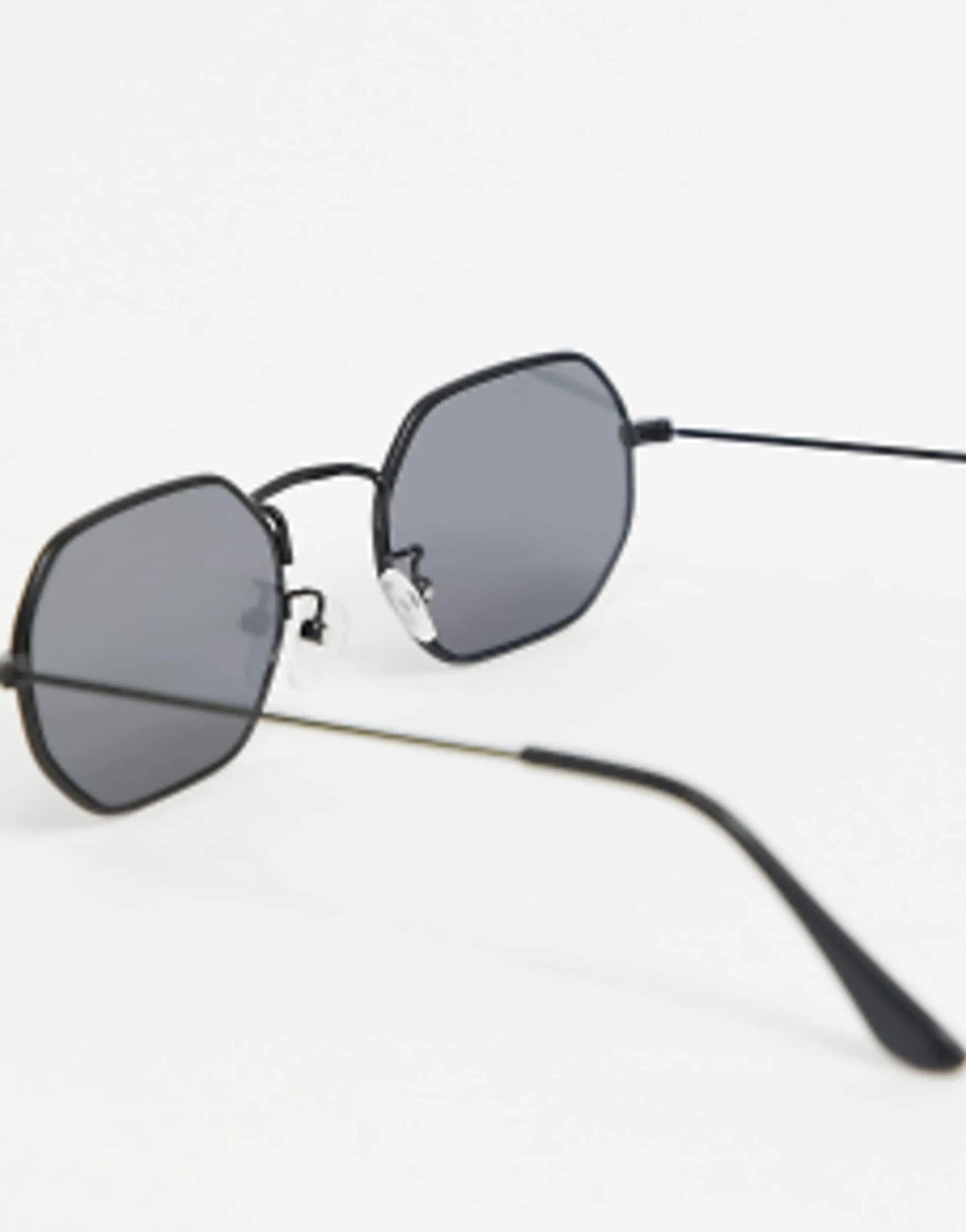 Sunglasses*DESIGN Angled Sunglasses In Metal With Smoke Lens Black