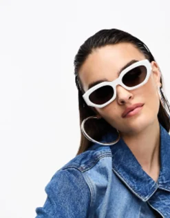 Sunglasses*DESIGN Angular Frame Sunglasses In White