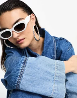 Sunglasses*DESIGN Angular Frame Sunglasses In White