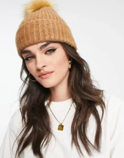 Beanies*DESIGN Beanie In With Tonal Faux Fur Pom Camel