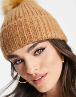 Beanies*DESIGN Beanie In With Tonal Faux Fur Pom Camel