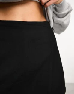 Shorts*DESIGN Clean Angled Hem Skort In Black