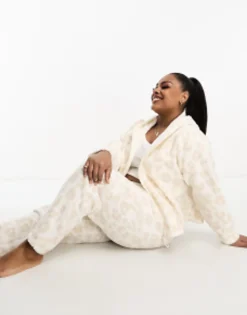 Tracksuits & Joggers*Curve Design Lounge Co-Ord Animal Borg Set In Cream