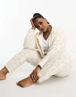 Tracksuits & Joggers*Curve Design Lounge Co-Ord Animal Borg Set In Cream