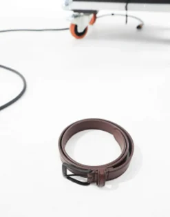 Belts*DESIGN Faux Leather Belt With Contrast Black Stitch In Brown