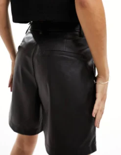 Shorts*DESIGN Faux Leather Dad Short In Black