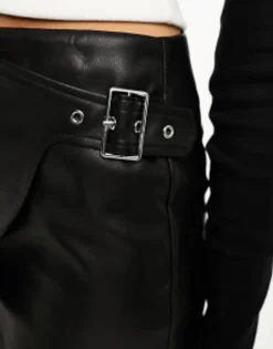 Shorts*DESIGN Faux Leather Wrap Skort With Buckle Details In Black