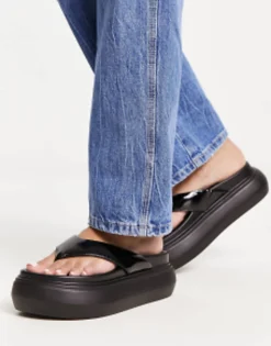 Flat Sandals*DESIGN Fiesty Flatform Toe Thong In Black