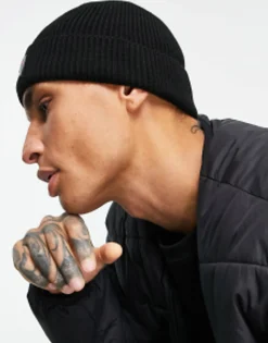 Beanies*DESIGN Fisherman Ribbed Beanie With Rubber Logo In Black