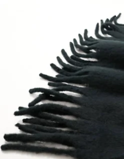 Scarves*DESIGN Fluffy Blanket Scarf In Black
