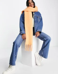 Scarves*DESIGN Fluffy Tassel Scarf In Coral