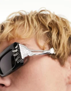 Sunglasses*DESIGN Halloween Fashion Glasses With Skeleton Hand Detail In Black