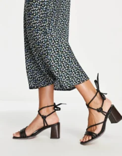 Sandals*DESIGN Hollow Strappy Tie Leg Mid Heeled Sandals In Black