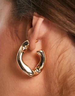 Gifts*DESIGN Hoop Earring With Twist Link In Tone Gold