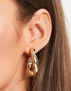 Gifts*DESIGN Hoop Earring With Twist Link In Tone Gold