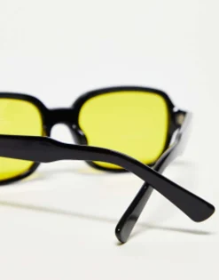 Sunglasses*DESIGN Mid Square Sunglasses In With Yellow Lens Black