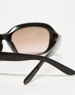 Sunglasses*DESIGN Mid Square Wrap Sunglasses In Brown