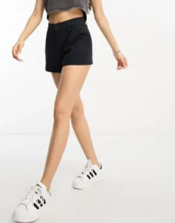 Shorts*DESIGN Petite Chino Short In Black