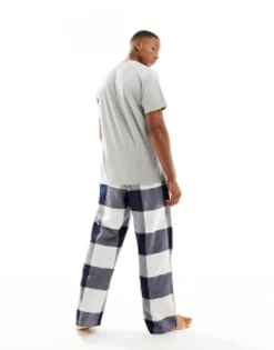 Gifts*DESIGN Pyjama Lounge Set With T-Shirt And Trousers In Check Navy