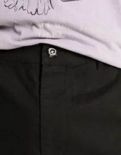 Shorts*DESIGN Relaxed Skater Chino Shorts In Longer Length In Black