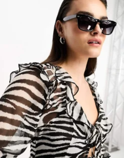 Sunglasses*DESIGN Retro Square Sunglasses In Black