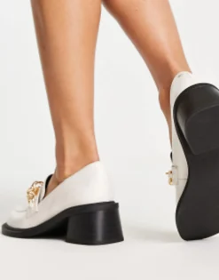 Loafers*DESIGN Sergio Mid Heeled Loafers With Chain In Off White