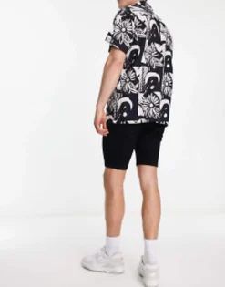 Shorts*DESIGN Skinny Regular Length Denim Shorts In Black