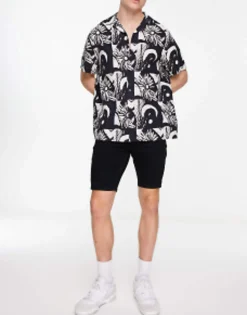 Shorts*DESIGN Skinny Regular Length Denim Shorts In Black