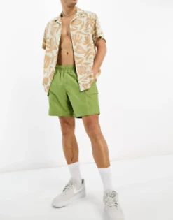 Swimwear*DESIGN Swim Shorts In Mid Length With Cargo Pockets In Green