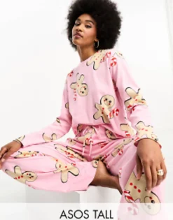 Gifts*DESIGN Tall Christmas Gingerbread Long Sleeve Top & Trouser Pyjama Set In Pink