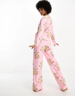 Gifts*DESIGN Tall Christmas Gingerbread Long Sleeve Top & Trouser Pyjama Set In Pink