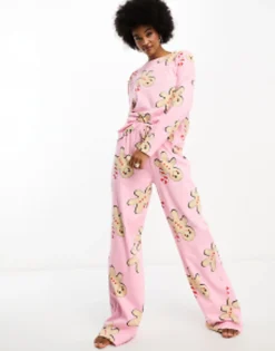 Gifts*DESIGN Tall Christmas Gingerbread Long Sleeve Top & Trouser Pyjama Set In Pink