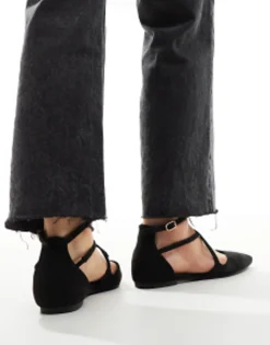 Flat Shoes*DESIGN Wide Fit Larna Pointed Ballet Flats In Black
