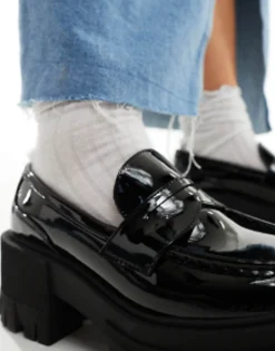 Loafers*DESIGN Wide Fit Script Chunky Mid Heeled Loafers In Black Patent