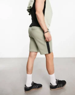 Shorts*Fred Perry Embossed Laurel Tape Logo Sweat Shorts In Seagrass Green