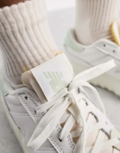 Sportswear*New Balance Ct302 Trainers In White & Green Grey