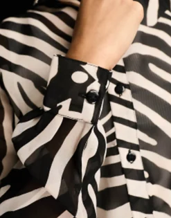 Shirts*New Look Chiffon Button Through Shirt In Zebra Print Black