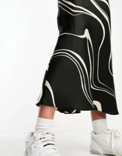 Skirts*New Look Satin Midi Skirt In Wave Print Black