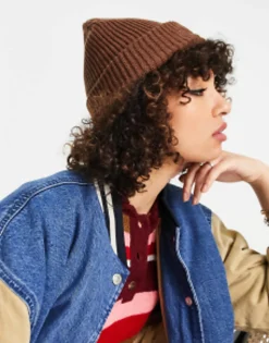 Hats*Reclaimed Vintage Logo Beanie Hat In Chocolate