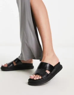 Flat Sandals*Schuh Tally Cross Strap Flat Sandals In Black Croc