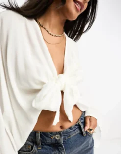 Shirts*Stradivarius Crinkle Tie Front Shirt In White