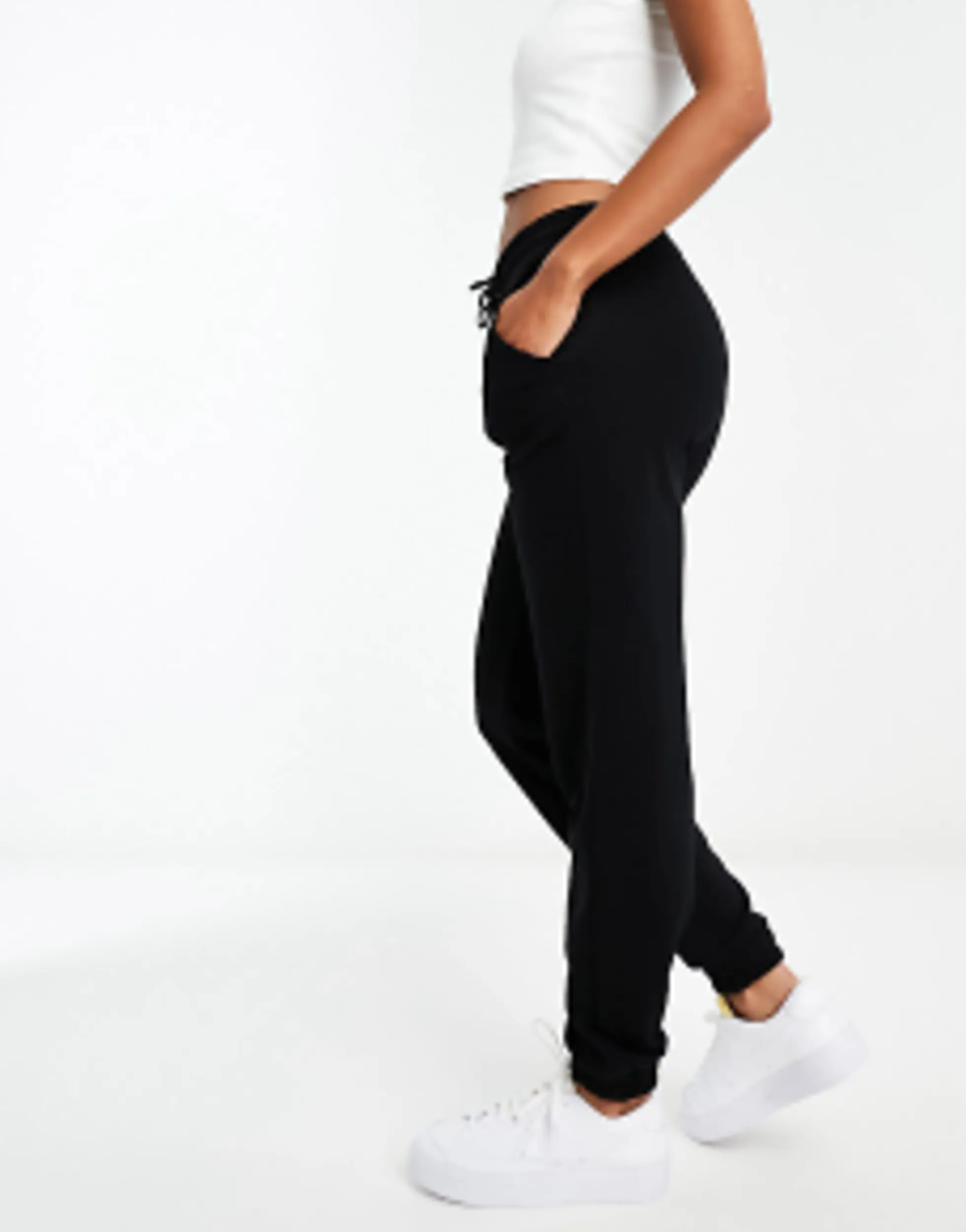 Tracksuits & Joggers*Stradivarius Cropped Sweatshirt And Jogger Co-Ord In Black