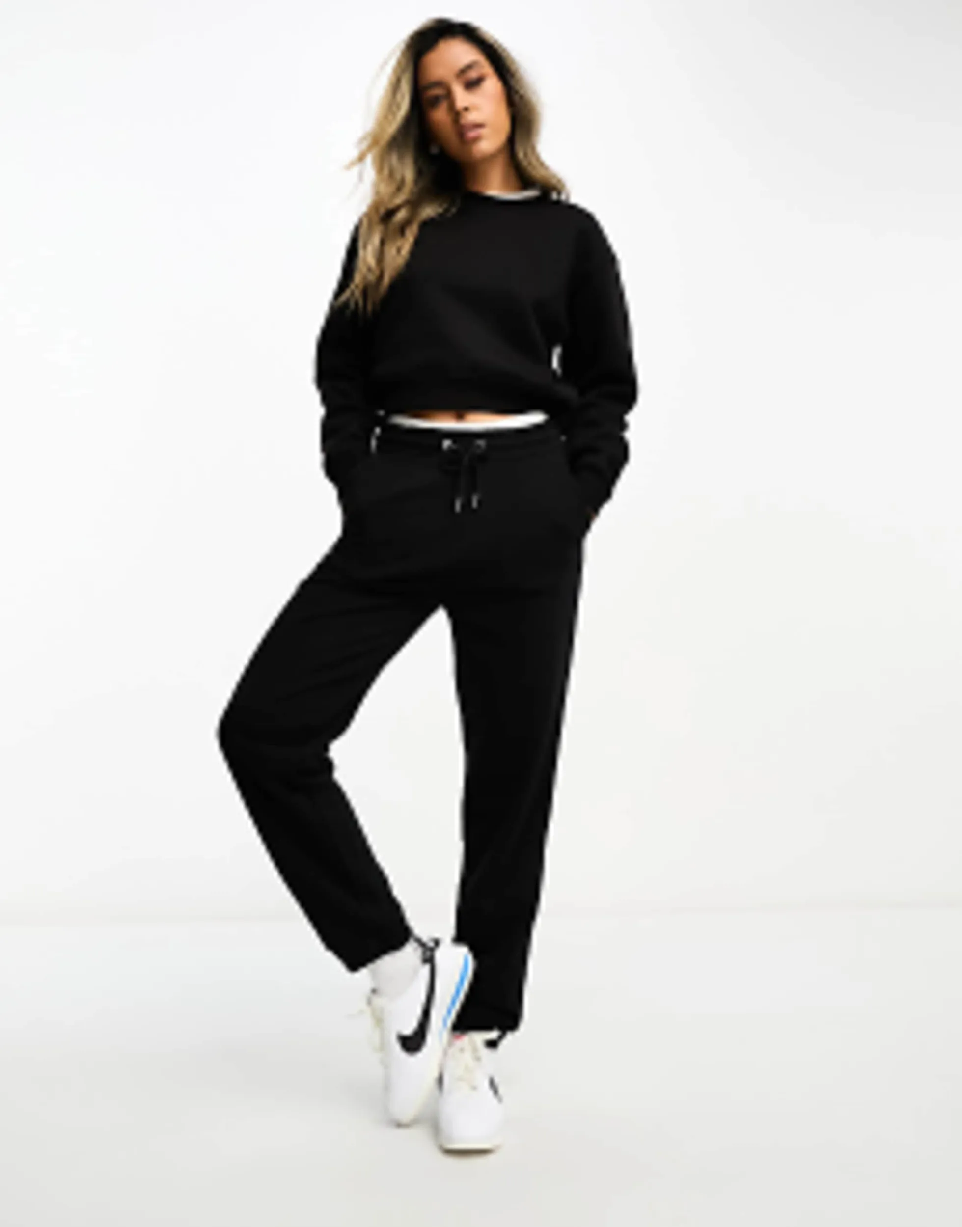 Tracksuits & Joggers*Stradivarius Cropped Sweatshirt And Jogger Co-Ord In Black