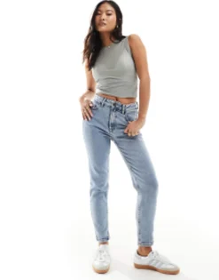 Petite*Stradivarius Petite Slim Mom Jean With Stretch In Washed Blue
