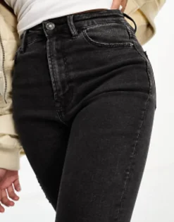 Petite*Stradivarius Petite Slim Mom Jean With Stretch And Rip In Washed Black